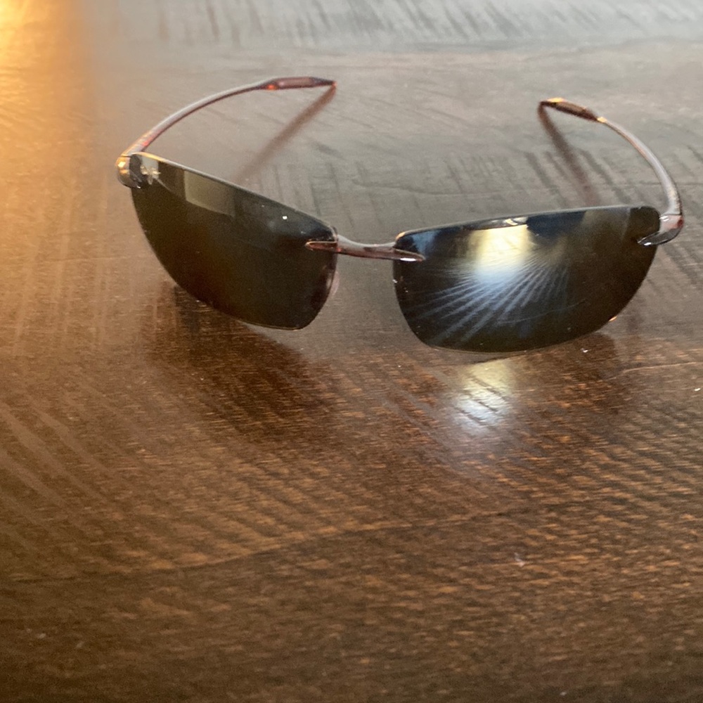 Maui Jim sunglasses ( women brown).  Excellent condition brand new.